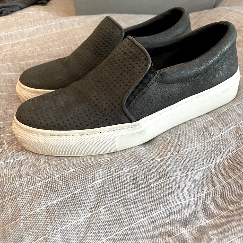 Renvy slip on leather sneaker